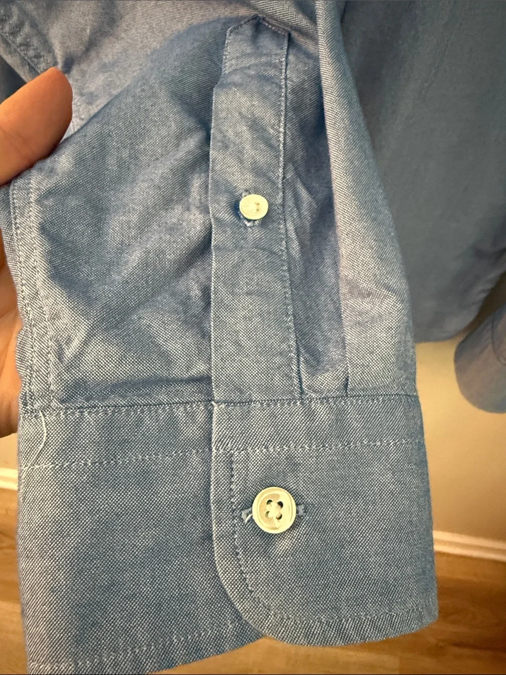 Levi's Men's Light Blue Oxford Button-Down Shirt